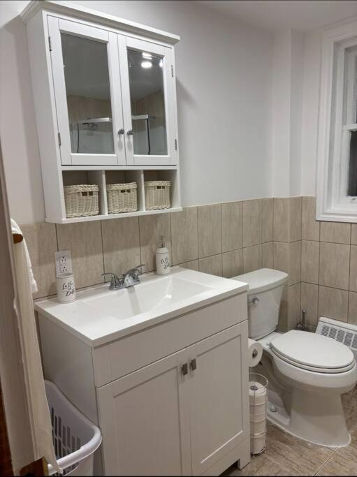 Cozy Spacious Work Friendly Lotus With Garden View High Speed Free Wi Fi And Parking Adjacent To Downtown Apartamento *