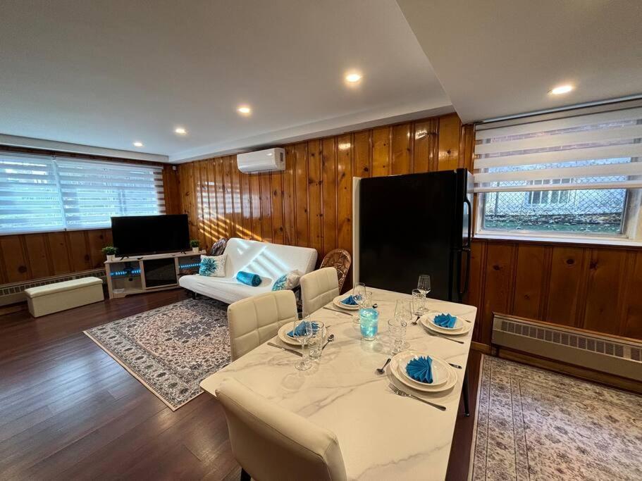 Cozy Spacious Work Friendly Lotus With Garden View High Speed Free Wi Fi And Parking Adjacent To Downtown Apartamento *