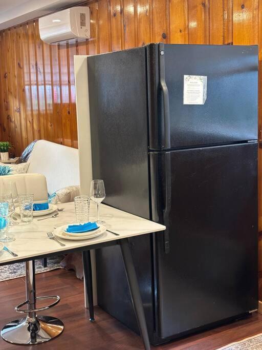 Apartamento Cozy Spacious Work Friendly Lotus With Garden View High Speed Free Wi Fi And Parking Adjacent To Downtown Montreal