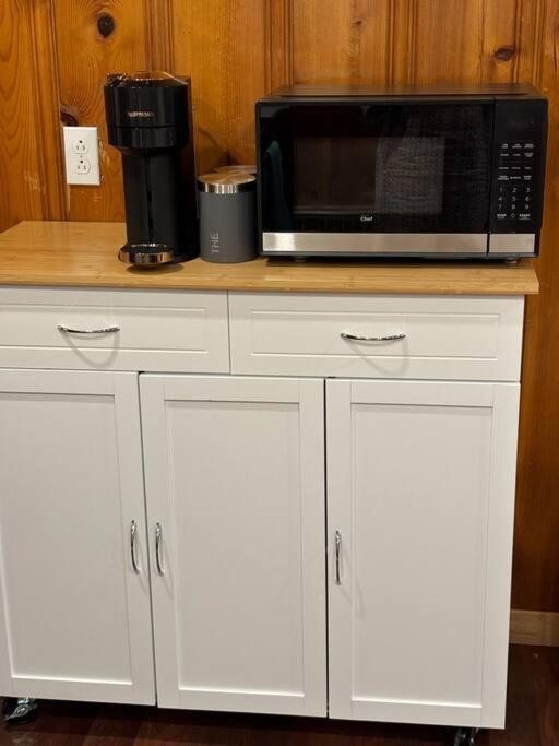 Cozy Spacious Work Friendly Lotus With Garden View High Speed Free Wi Fi And Parking Adjacent To Downtown *