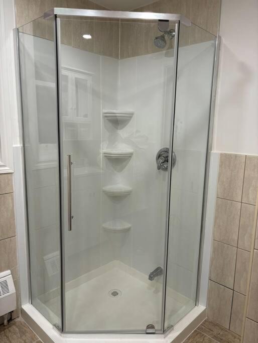 Cozy Spacious Work Friendly Lotus With Garden View High Speed Free Wi Fi And Parking Adjacent To Downtown * Montreal