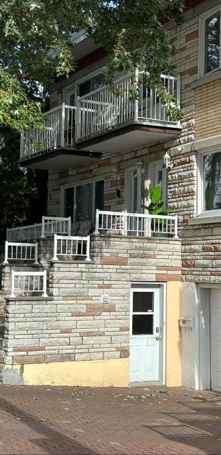 Cozy Spacious Work Friendly Lotus With Garden View High Speed Free Wi Fi And Parking Adjacent To Downtown Apartment *